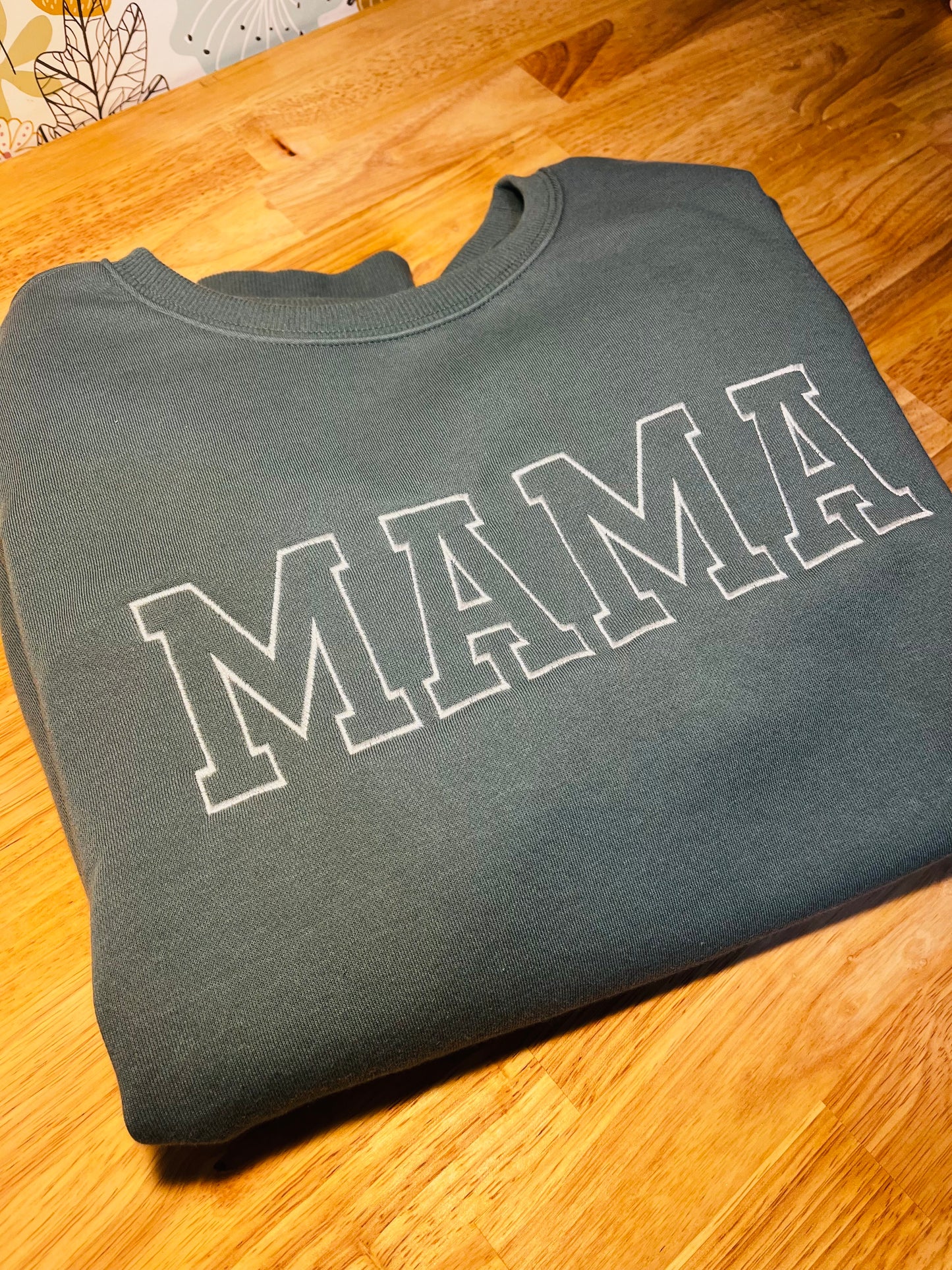 Mama Crewneck (Gildan Brand)