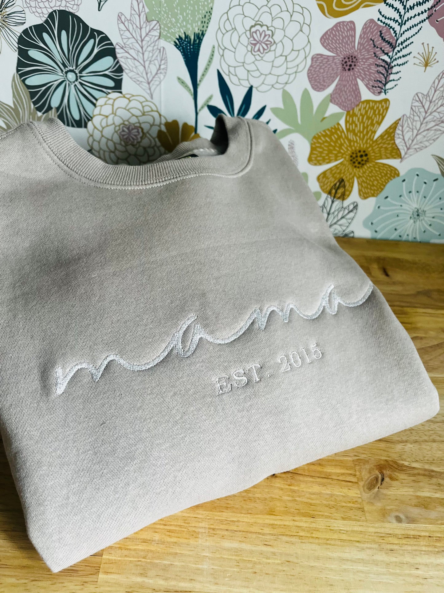 Mama Crewneck (Gildan Brand)